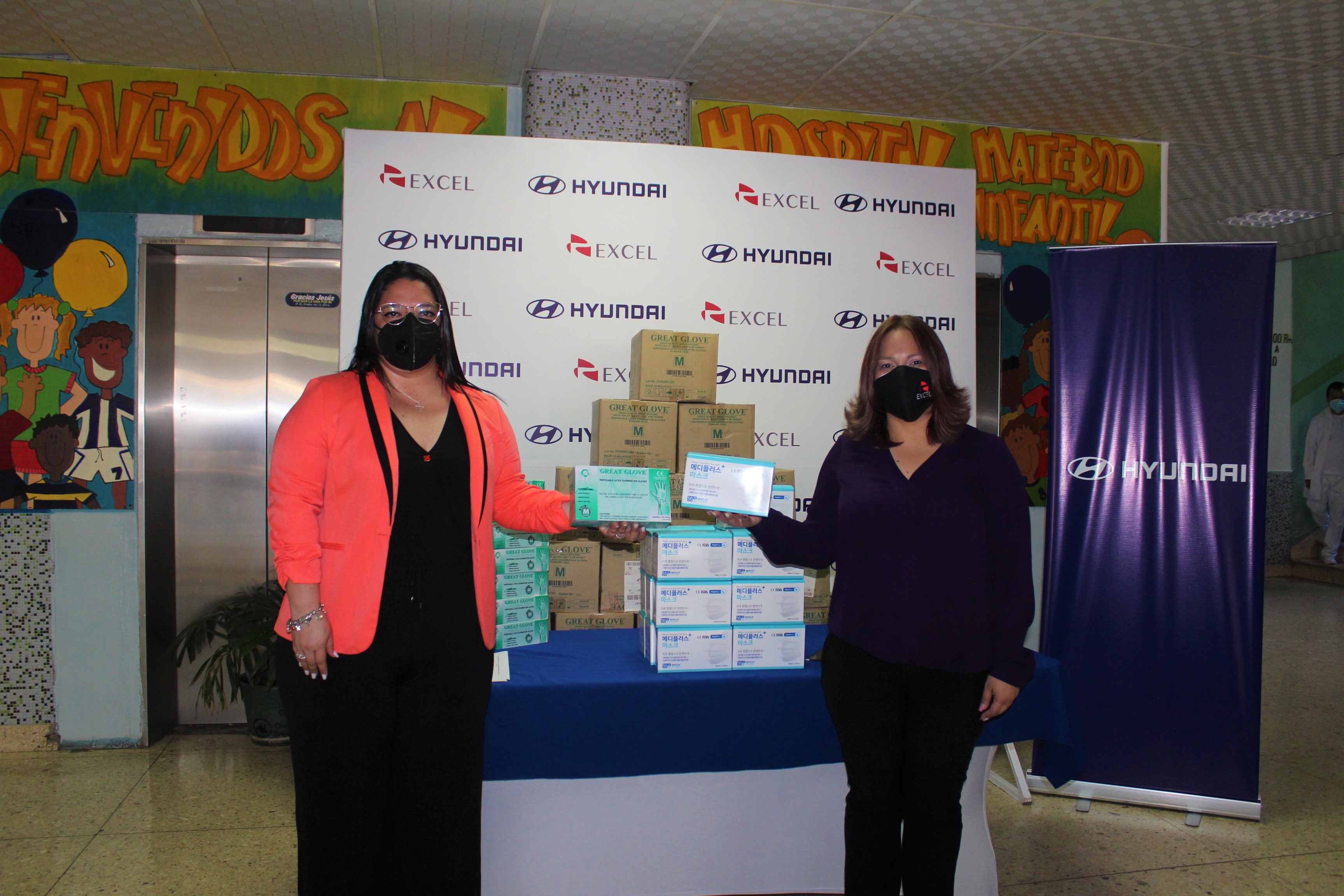 Principal Issis Velásquez y Karlina Gutiérrez.