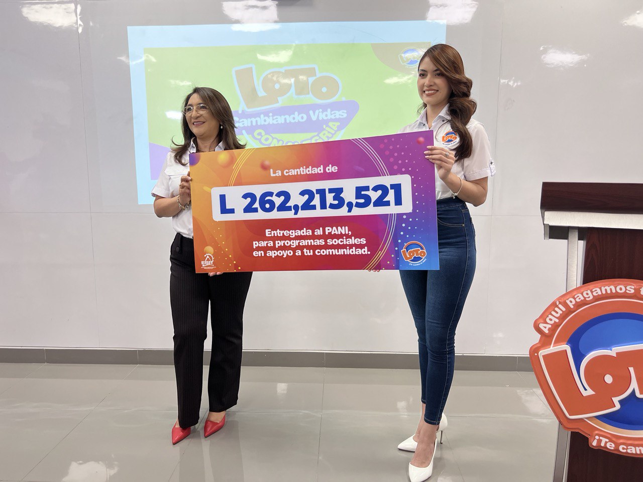 vette Zelaya-Directora de Asuntos Corporativo y Tatiana Varela-embajadora de Loto.